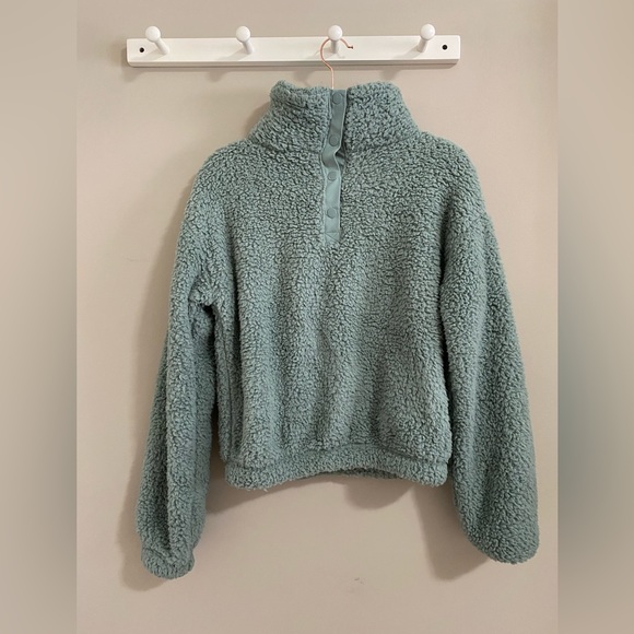 Cozy Pullover - Picture 2 of 7